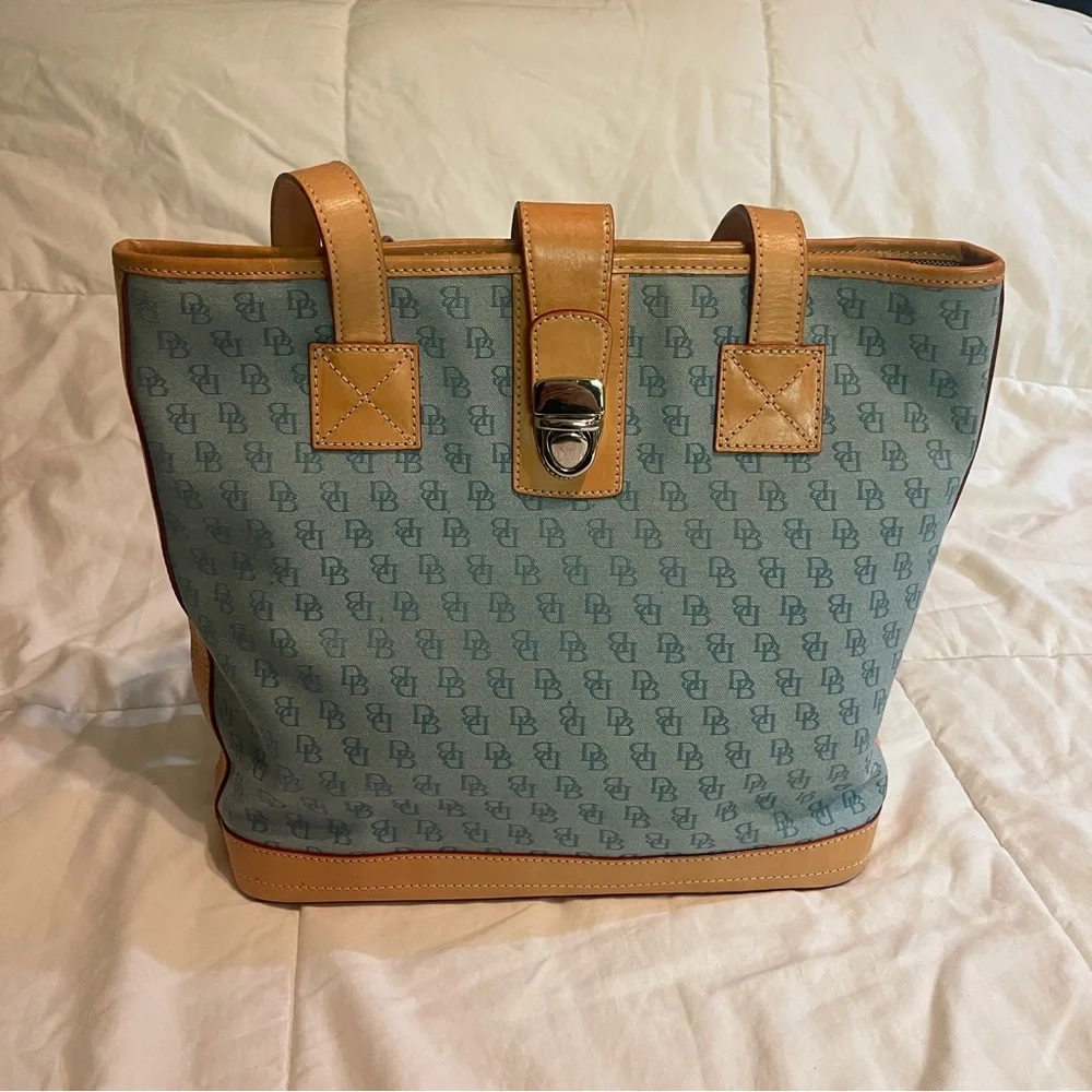 Dooney & Bourke Medium Shopper Shoulder Bag Tote - Picture 1 of 8